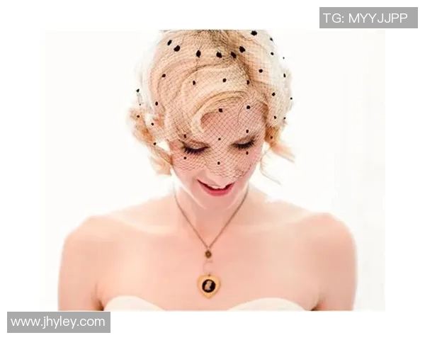 短发黄头发的足球明星们展现个性魅力与运动风采的完美结合