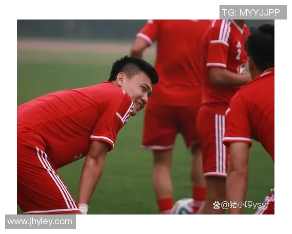 足球明星亲自送鞋合集视频展现球场背后的温暖与激情 足球明星亲自送鞋合集视频展现球场背后的温暖与激情