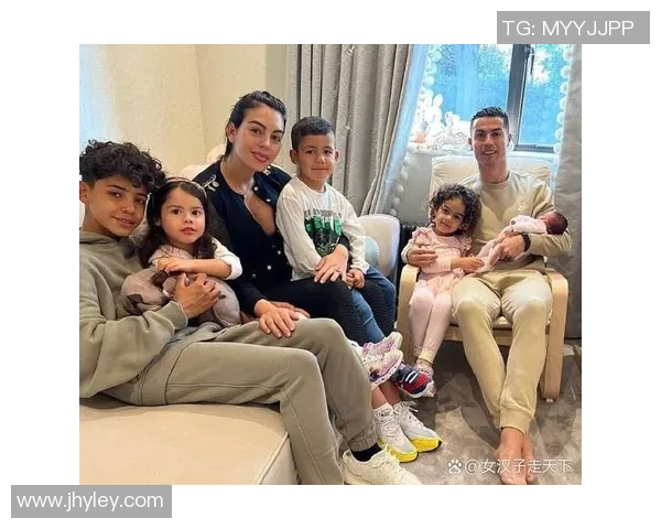 足球明星妻子背后的故事与她们的光辉人生揭秘 足球明星妻子背后的故事与她们的光辉人生揭秘