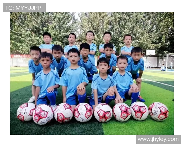 足球明星携手小孩共筑梦想绿茵场传递快乐与希望 足球明星携手小孩共筑梦想绿茵场传递快乐与希望